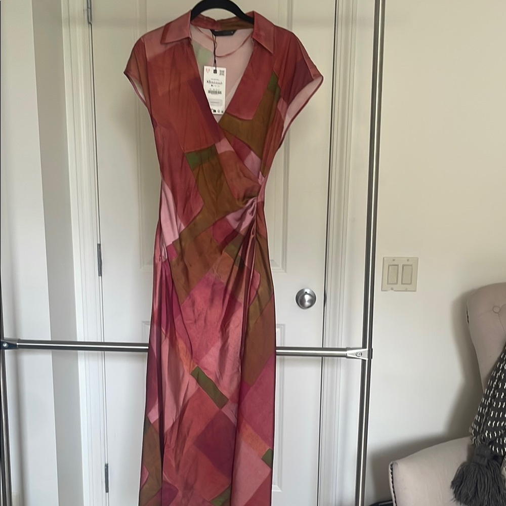 Zara Red Sheath Maxi Dress with V-Neck and Cap Sleeves